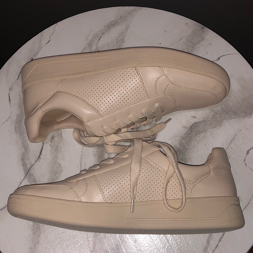 NWOT! Steve Madden ‘Doyen’ Sneakers